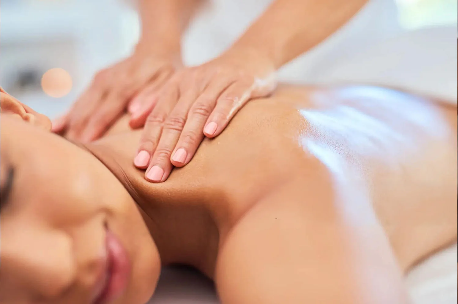 Hot oil aromatherapy massage at Yes SPA Las Vegas